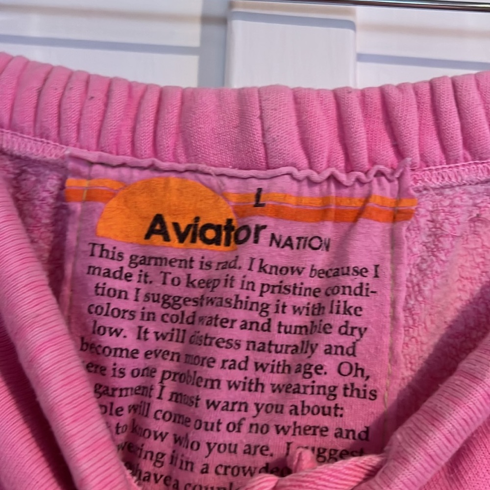 Aviator Nation pink sweatpants 5 stripe. Size L.
Pre loved - Picture 4 of 6